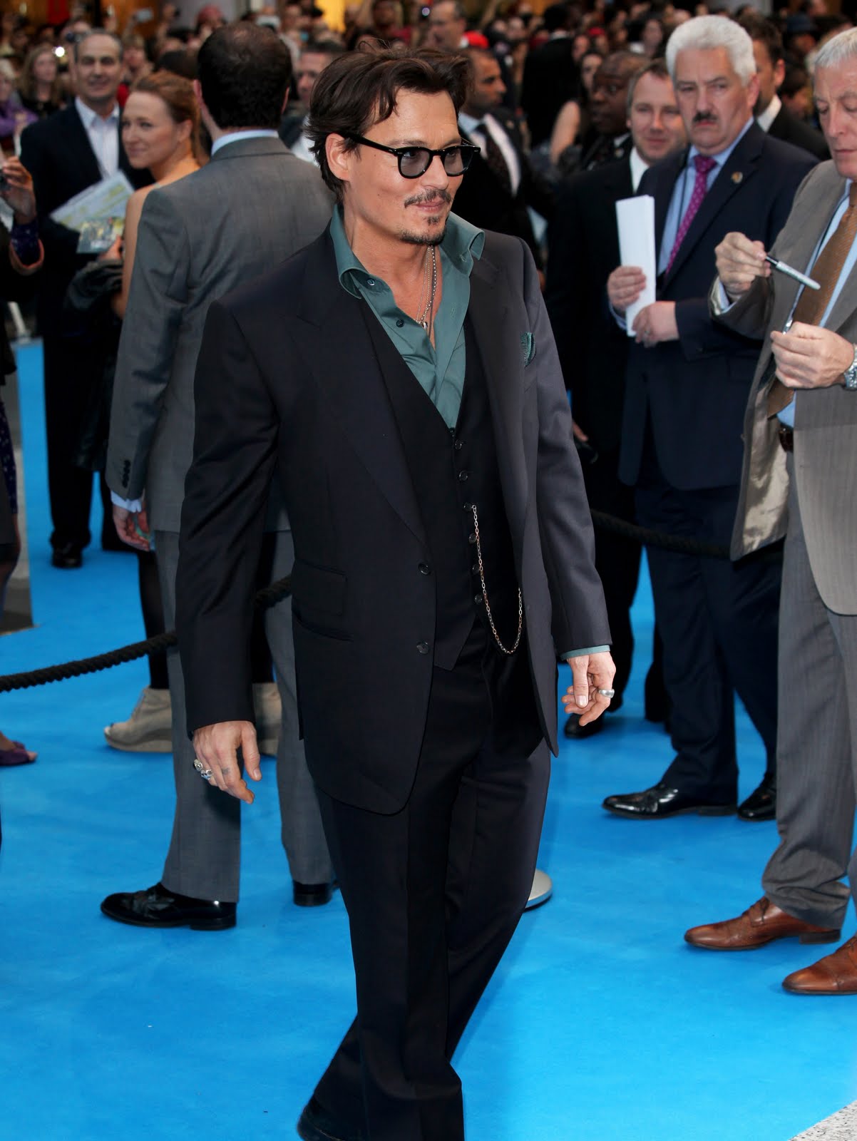 Deppology: Johnny Depp On POTC4 London Premiere HQ Images
