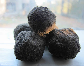 Image: How to Make Seed Bombs at upcyclemagazine.com