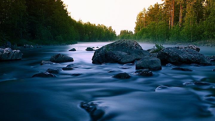 Blue River, Pemandangan Menakjubkan di Greenland Blue River, Pemandangan Menakjubkan di Greenland