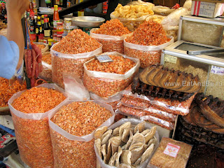 Сушёные креветки в Phsar Thmei - центральный рынок в Пномпене, Камбоджа Есть и быть EatAndBe.ru