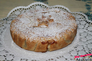 Tarta de manzana y pasas.