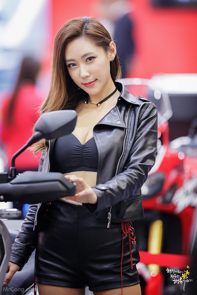 Kim Tae Hee&#39;s beauty at the Seoul Motor Show 2017 (230 photos) photo 3-5