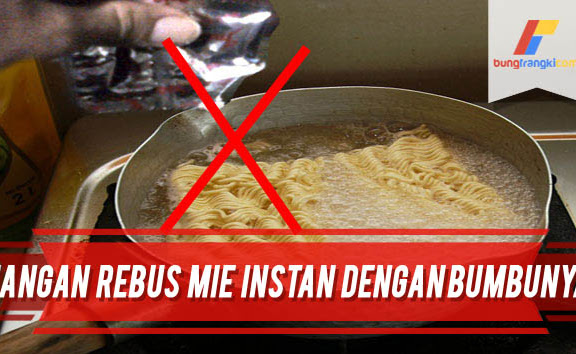 Inilah Alasan Mie Instan Tidak Boleh Direbus dengan Bumbunya, Ternyata Inilah Bahayanya!