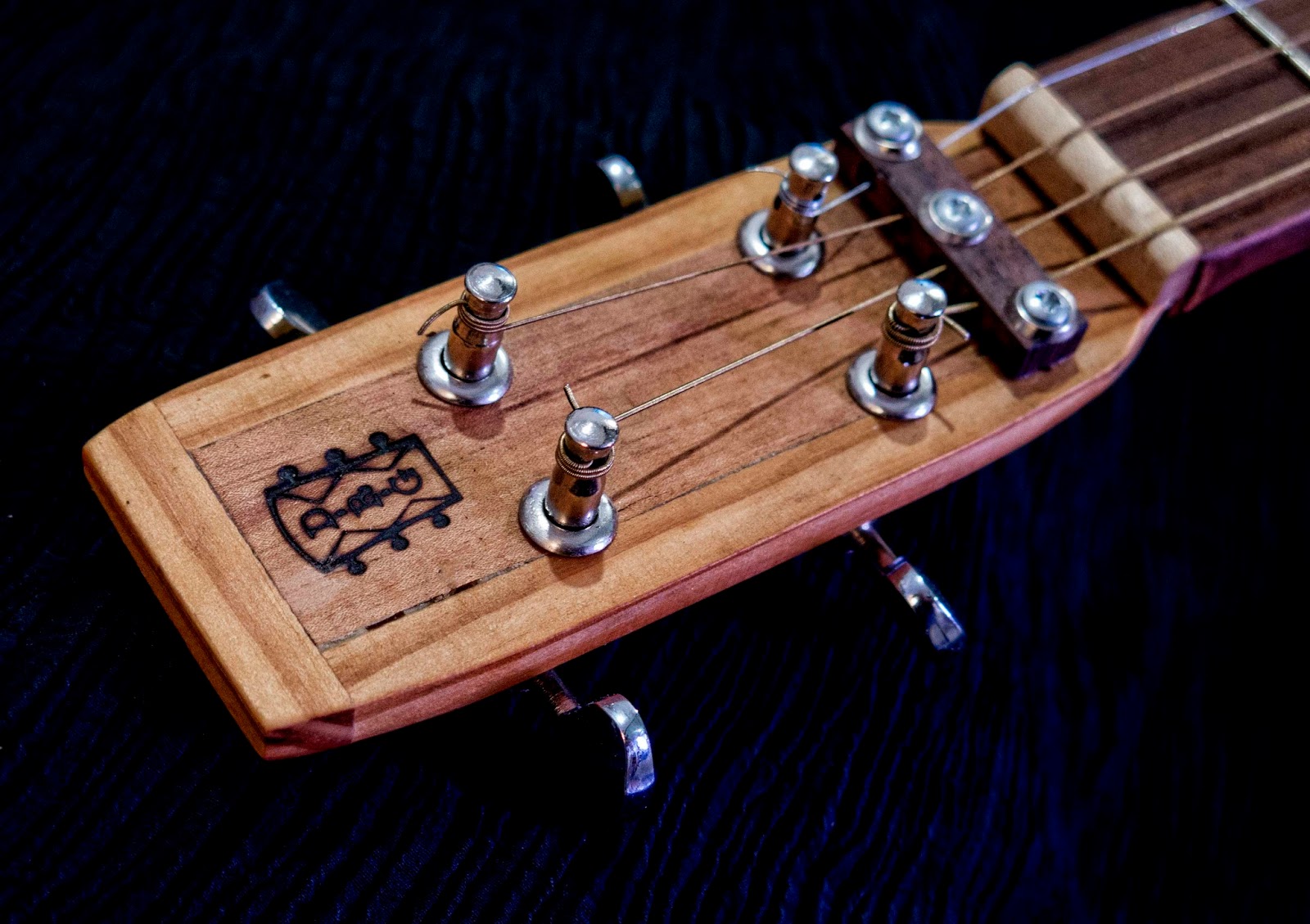 Dusty Road Guitars " La Bonita del Norte" 4 string can guitar.