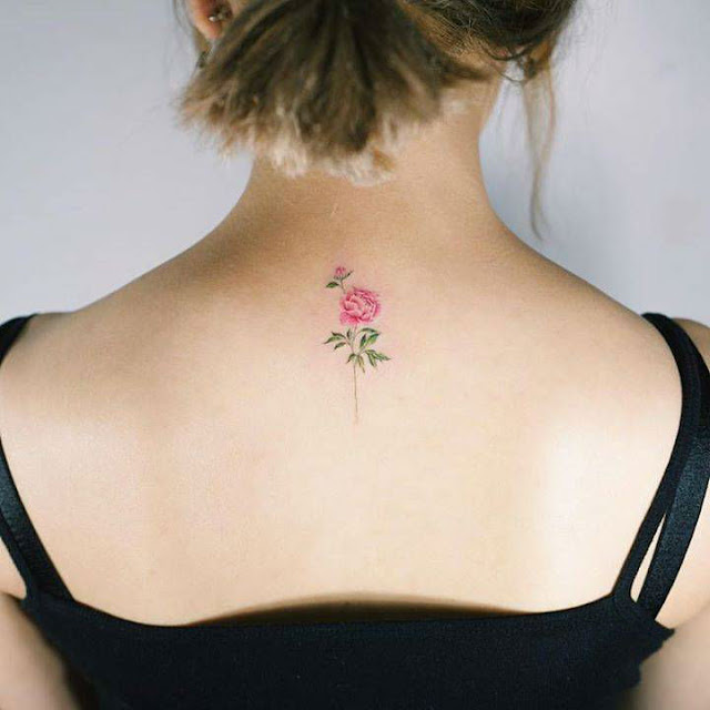 Mini tatuagens de flores para as mulheres Mini tatuagens de flores para as mulheres