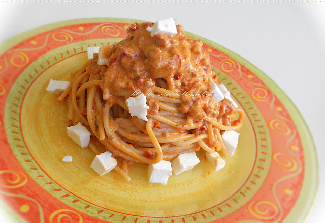 Spaghetti con salsa di pomodori secchi