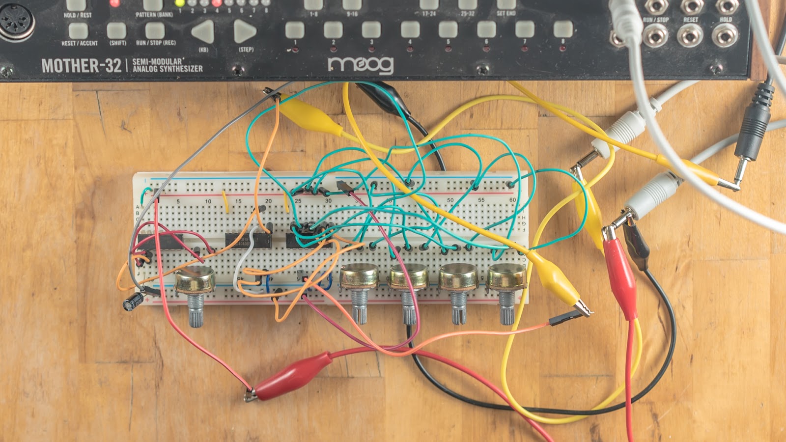 littlescale Simple Voltage Sequencer for Moog Mother32