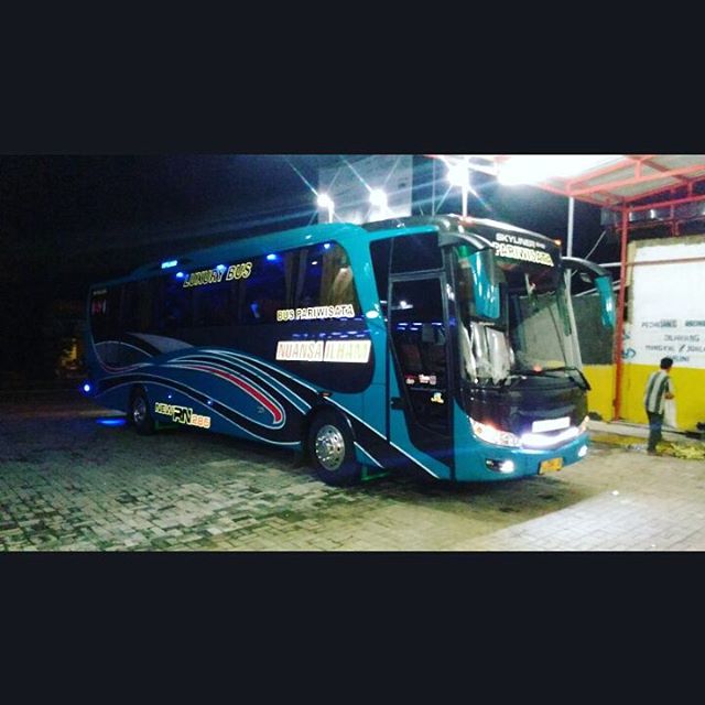 Pariwisata Banten: Menggali Potensi dengan Armada Bus Pariwisata yang Handal