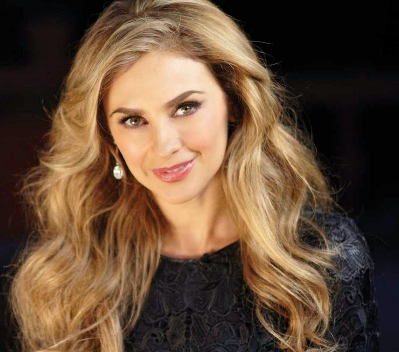CELEBRITIES HD WALLPAPER DOWNLOAD: Aracely Arambula HD Wallpapers Fee