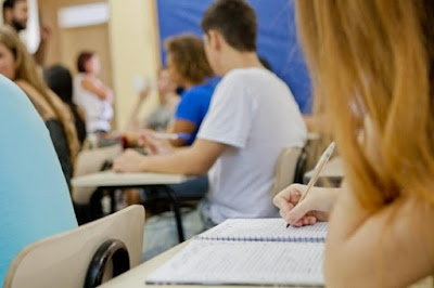 Novo Fies prevê desconto de 30% no salário de estudante recém-formado Novo Fies prevê desconto de 30% no salário de estudante recém-formado