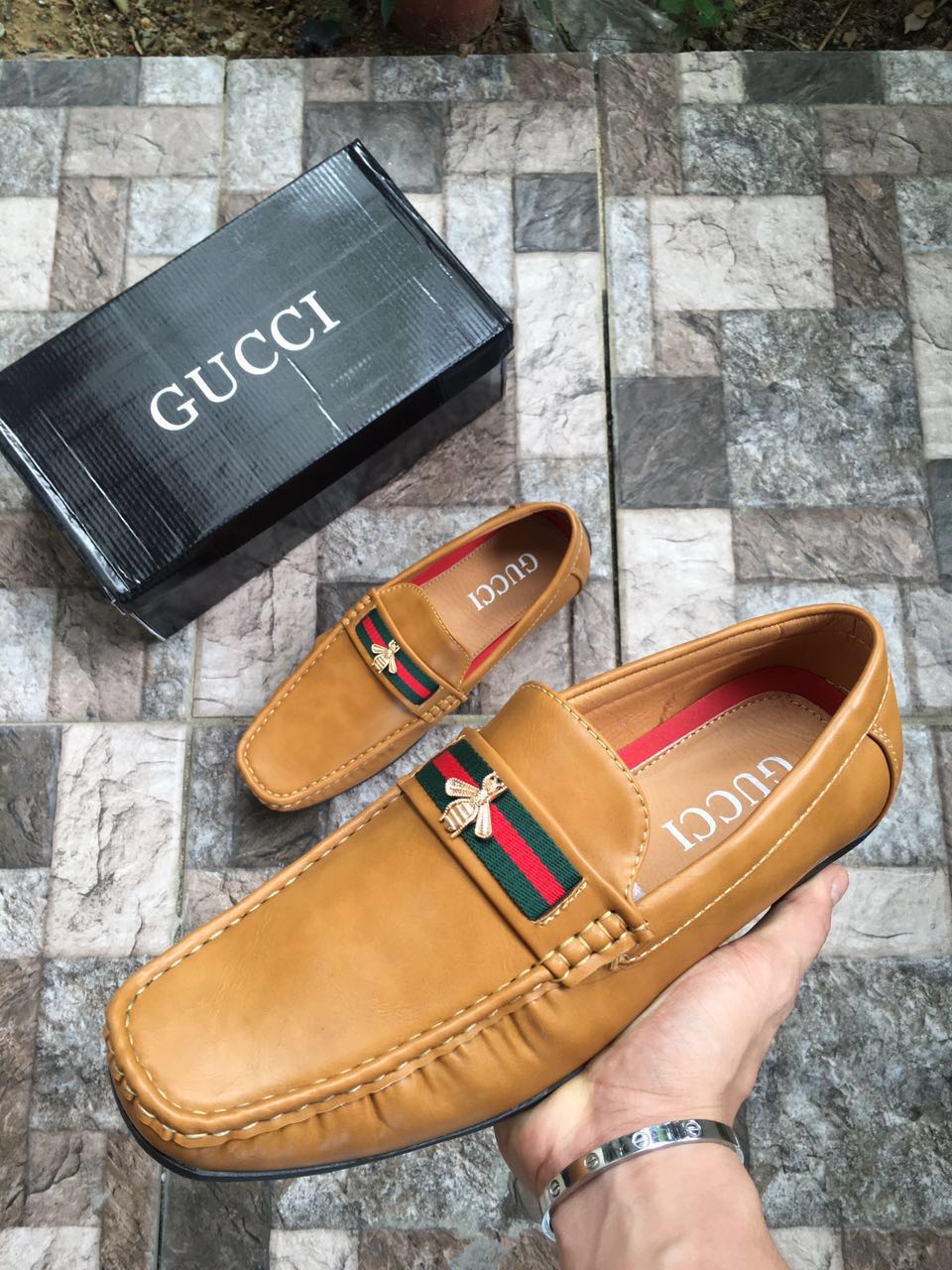 Rezuan Razwie: Kasut Lelaki Gucci + Versace