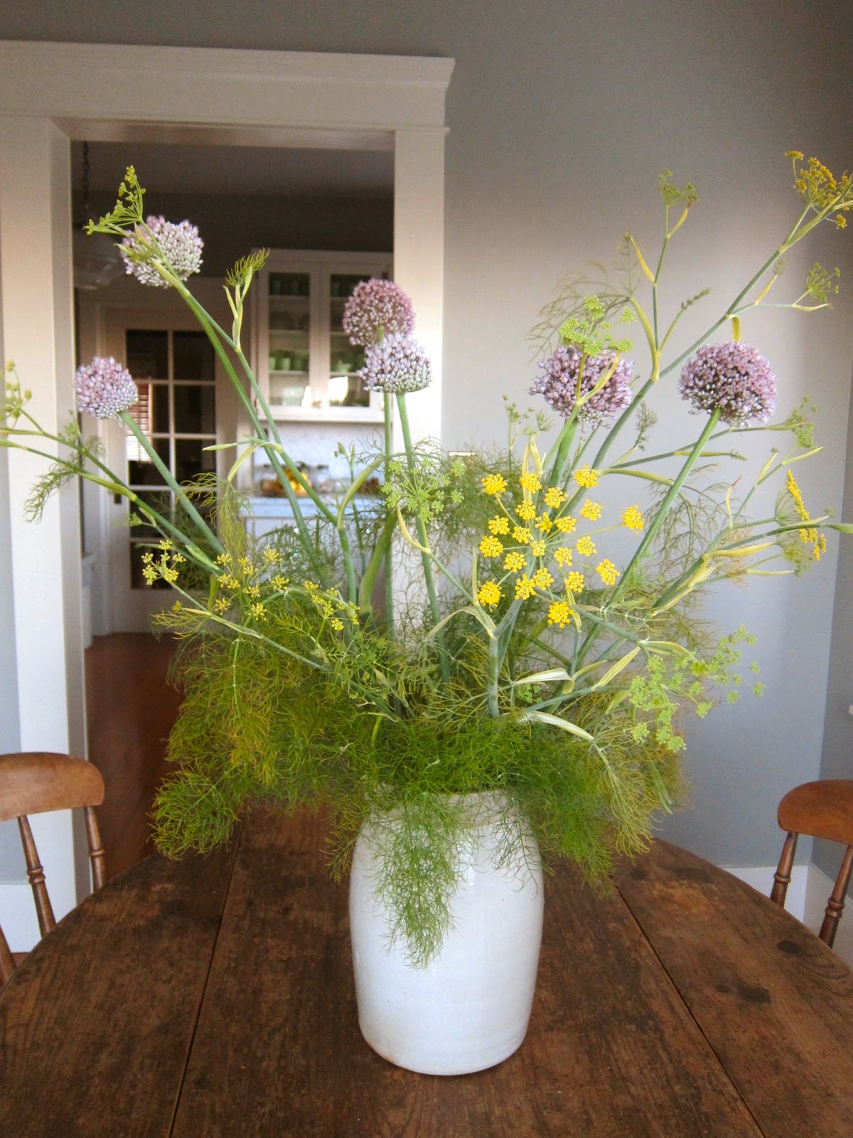 Chronica Domus What's Blooming Inside An Opportunistic Summer Arrangement