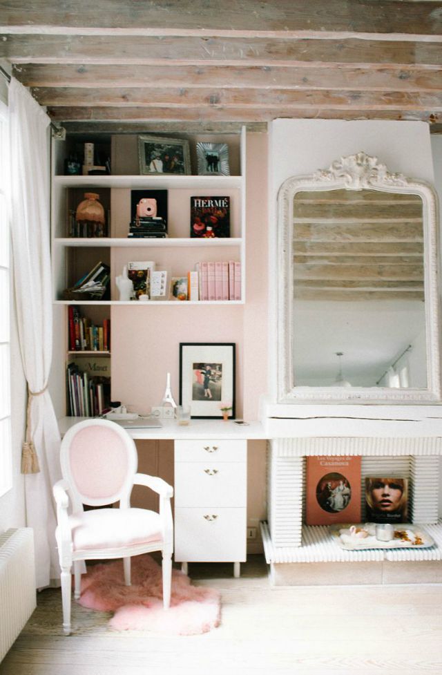 UN APARTAMENTO FEMENINO Y ROMÃNTICO EN PARIS