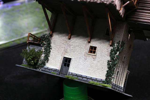 パレンシアのジャガイモの頭:修復者が古代彫刻を汚す