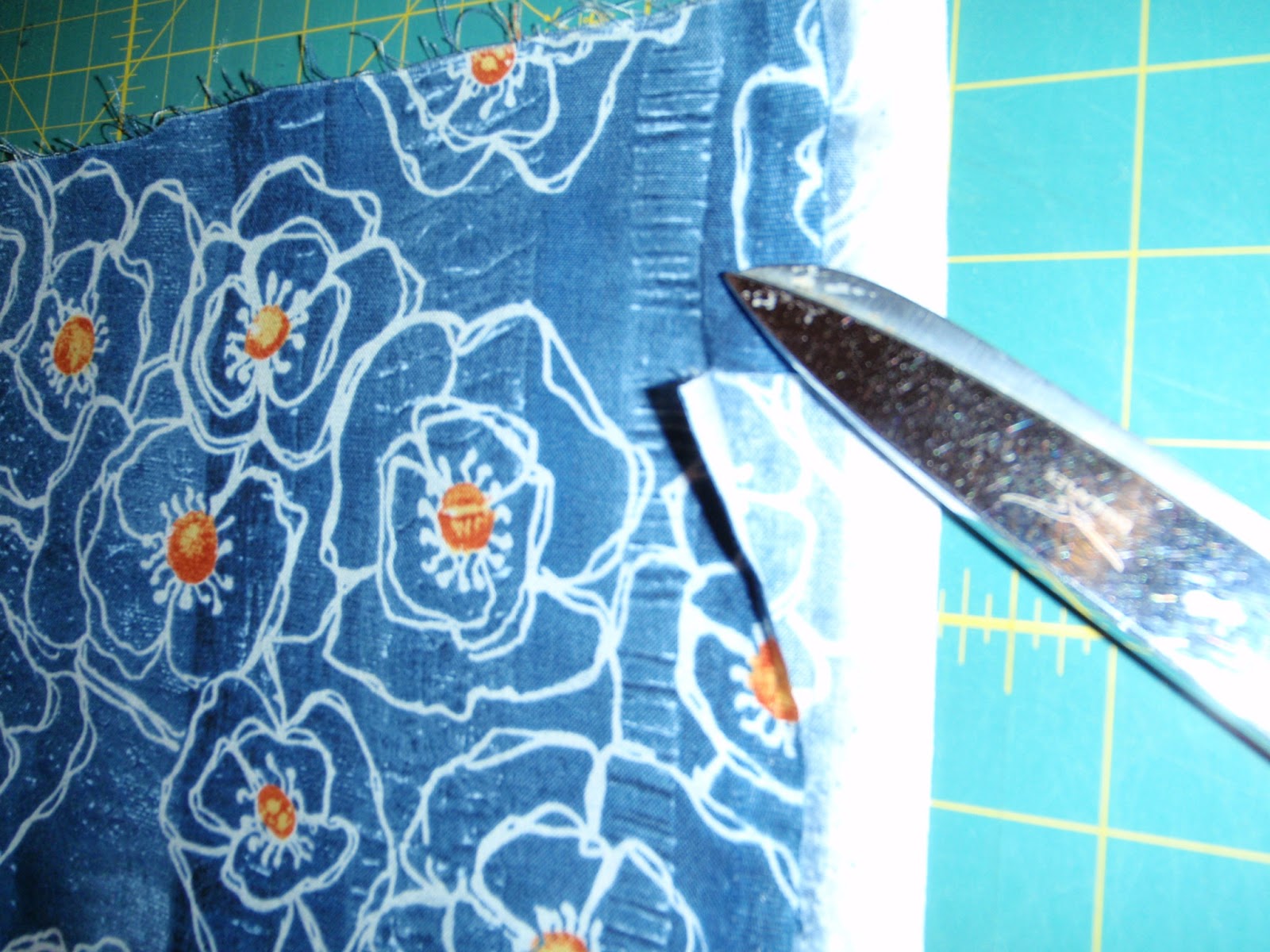 QUILTERS...ENJOY COLOUR! Finding Fabric Repeats Tutorial an Easy Way