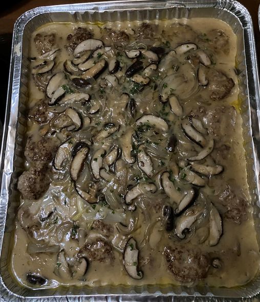 8 Spoons Party Trays Beefy Burger Steak with Mushroom Gravy