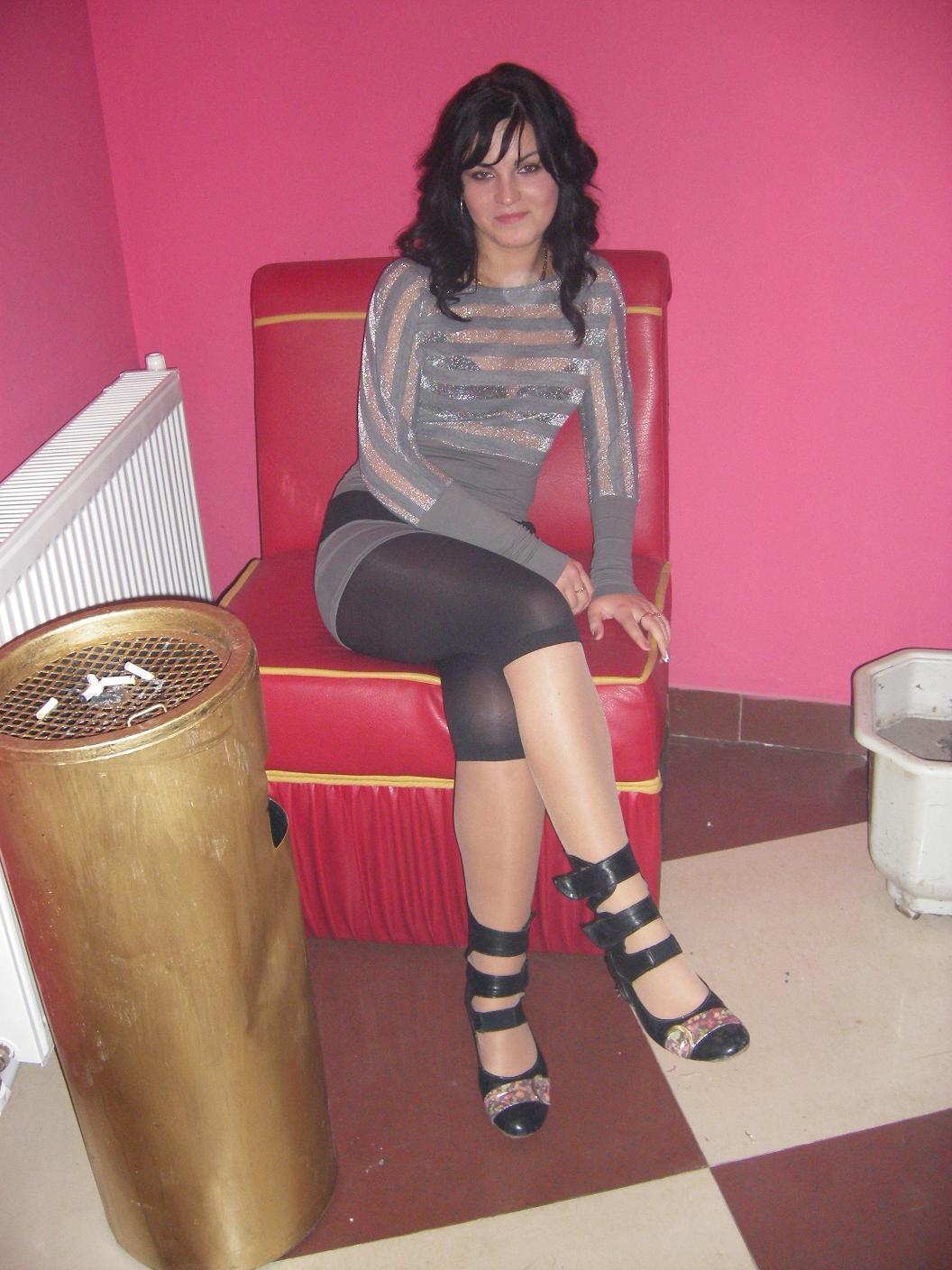 http://2.bp.blogspot.com/-vslDp5rdIXg/T_prx49aosI/AAAAAAAABd4/8-nMmAuPnv0/s1600/sexy+young+girl++legs+in+sheer+leggings.jpg