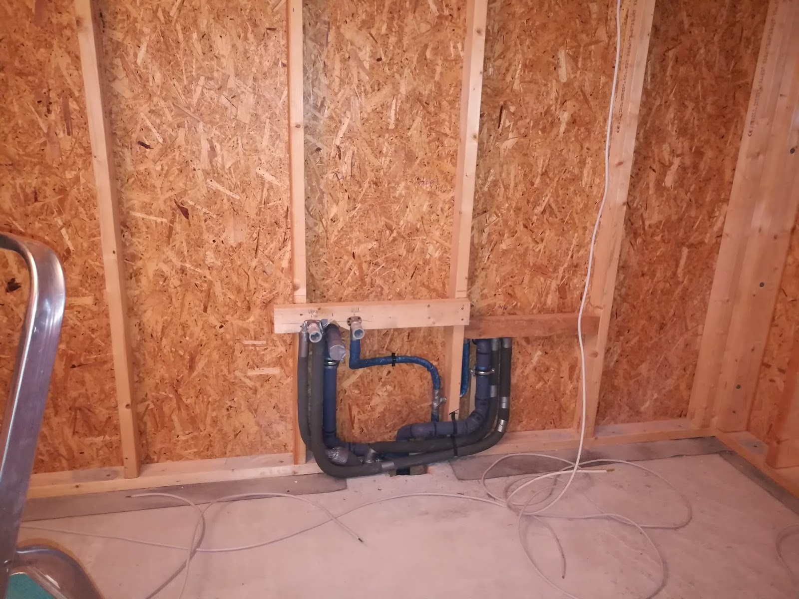 Herr Nilssons Hus Rohre Und Kabel Sind Allgegenwartig