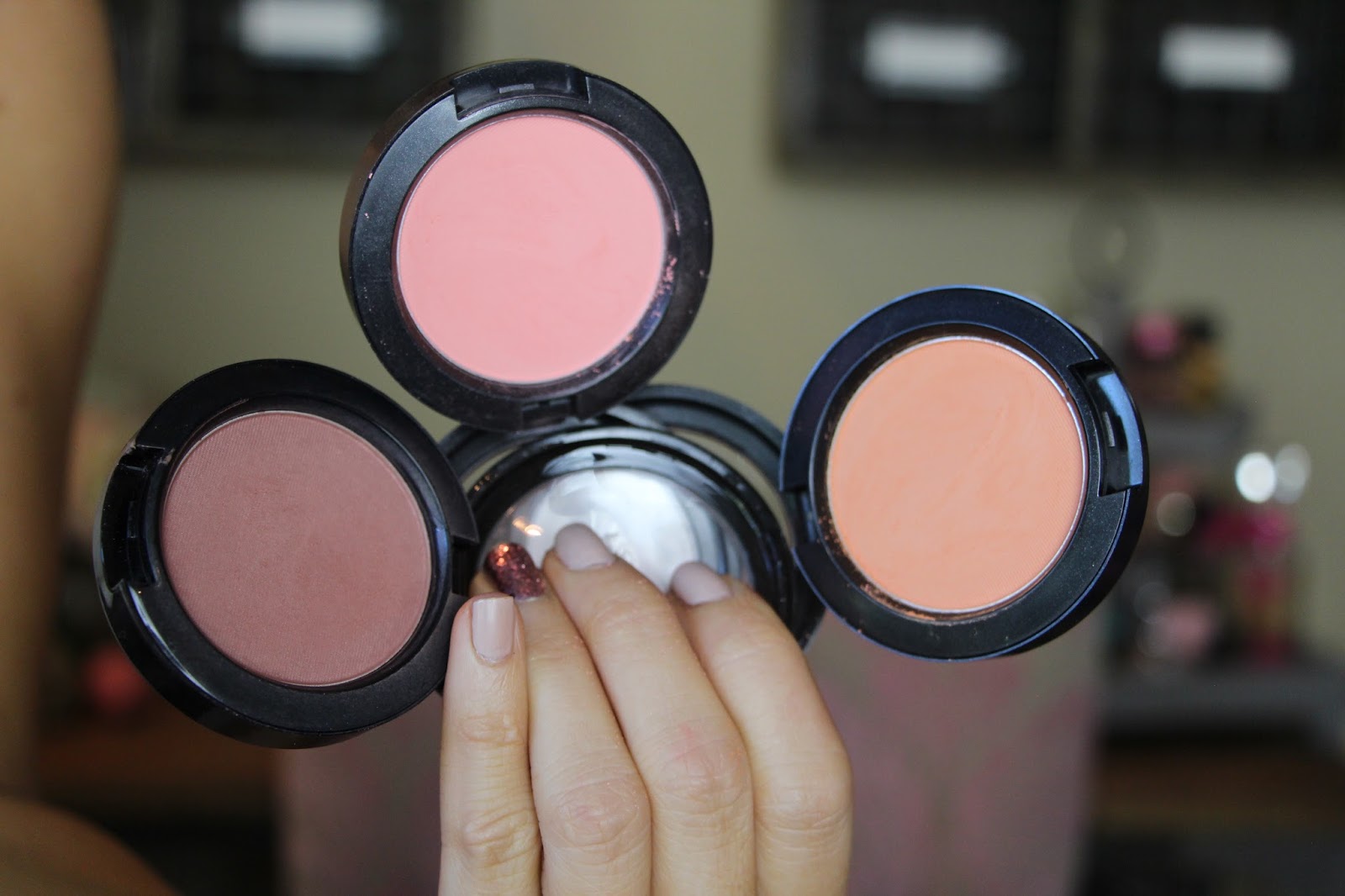 Mac румяна для лица powder blush свотчи. Mac mineralize blush love joy. румяна мак a16 мельба. Mac гелевые румяна. румяна mac full fushia.