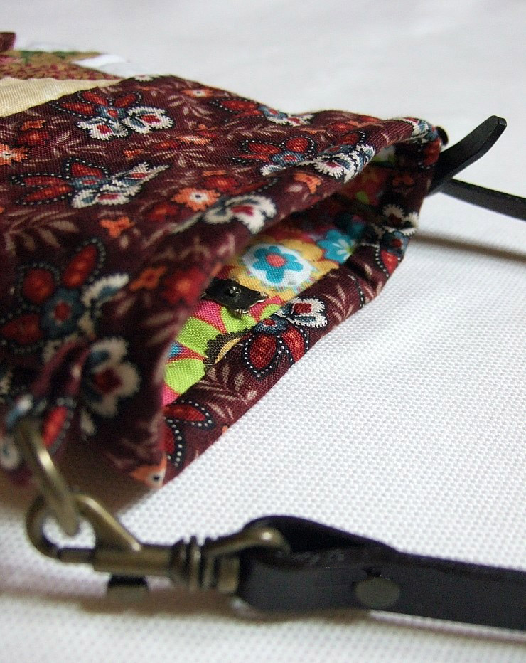 Smartphone quilt bag  / Cell phone bag / beautiful mobile phone bag / mobile phone pouch / small bag / smartphones quilt making bags. Небольшая сумочка Patchwork