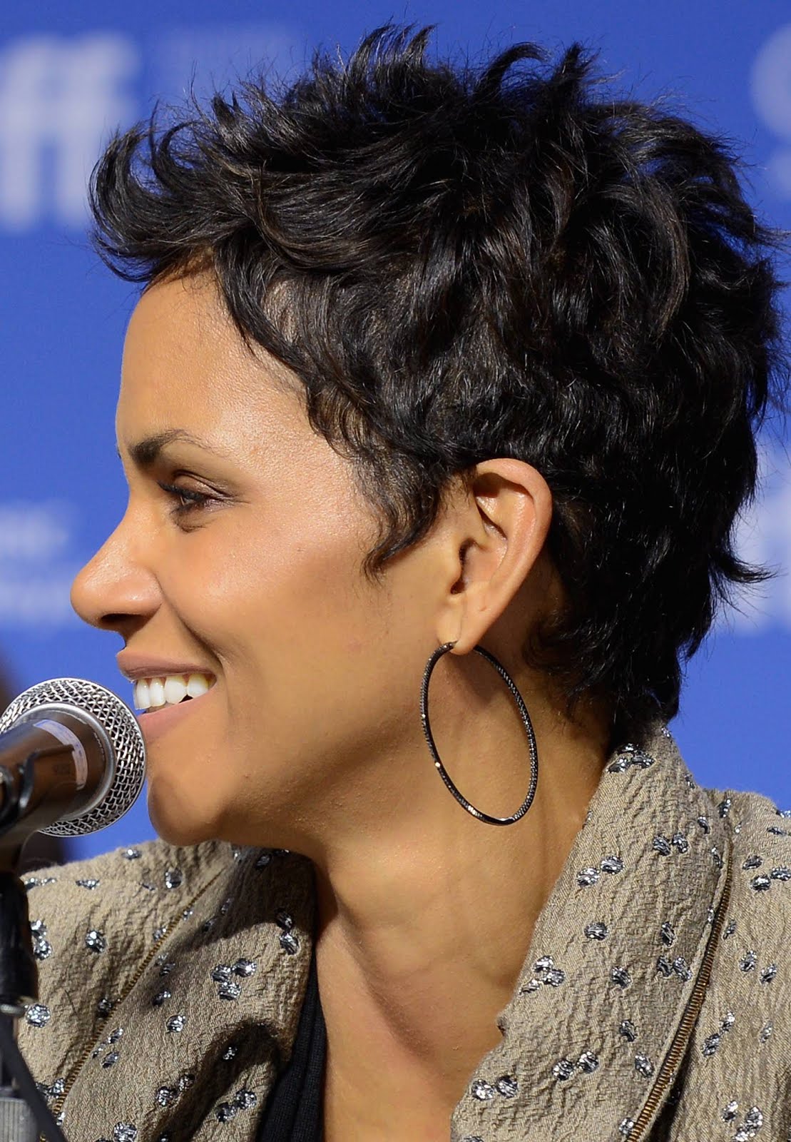 Fashion And Whatever I Like: Halle Berry Is The Queen Of Short Hair