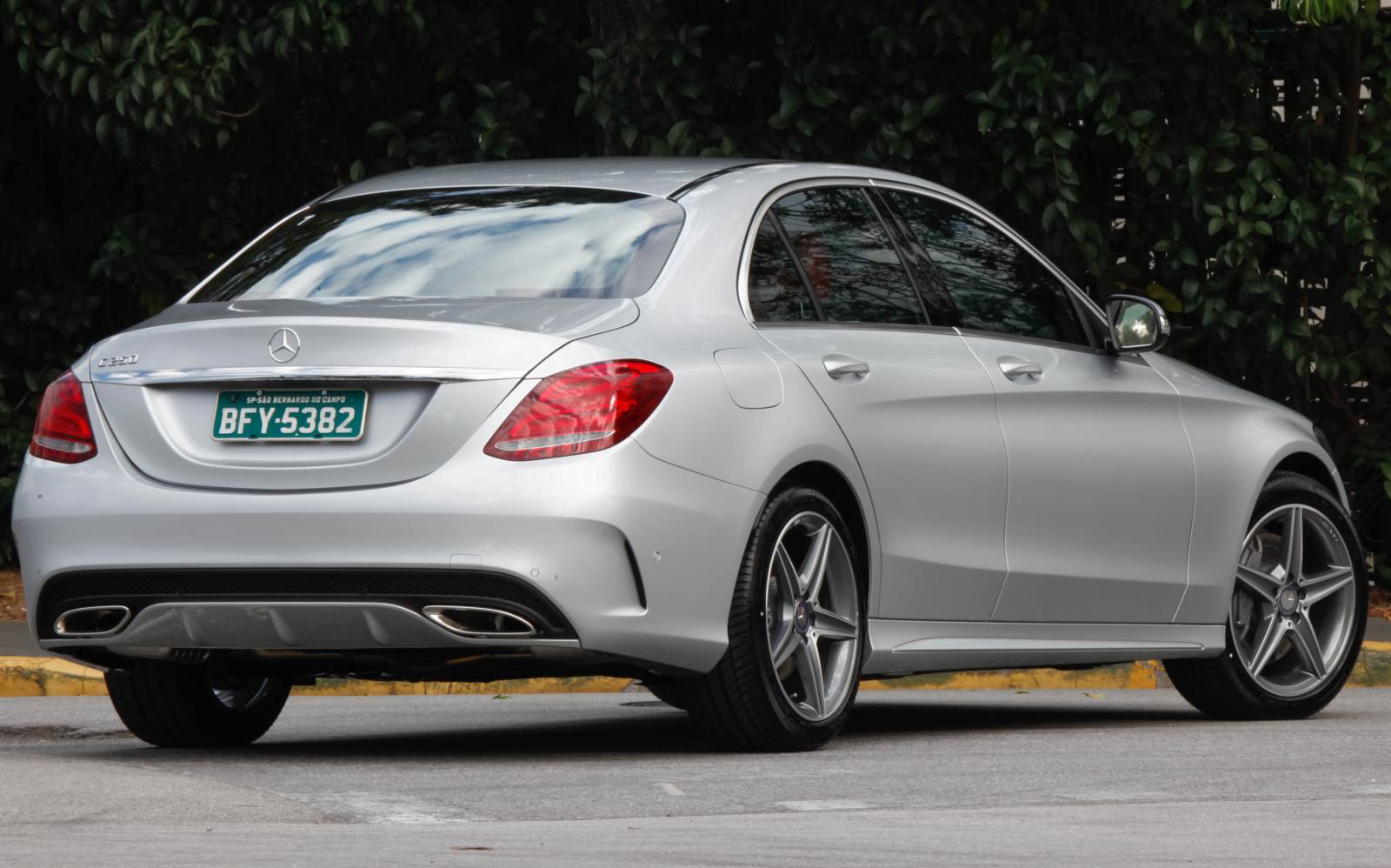 Mercedes-Benz C250 Sport 2015: Preço R$ 189.900 reais