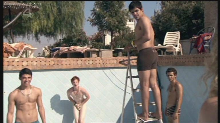 Sean Teale & Will Merrick naked bums in tonights Skins S06 E01! http://...