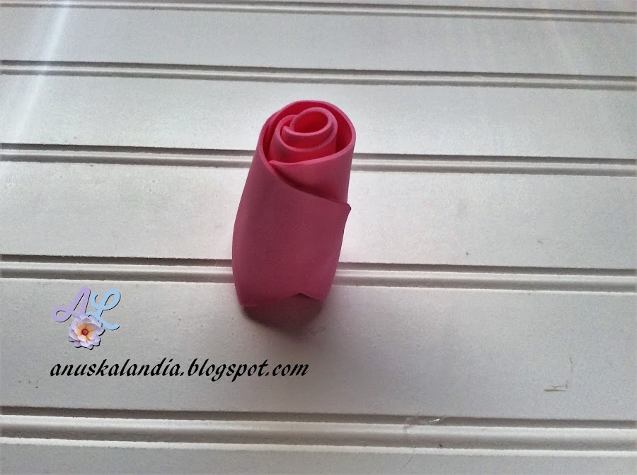 Rosa-gigante-en-goma-eva-o-foamy-16-3-pegar-Anuskalandia