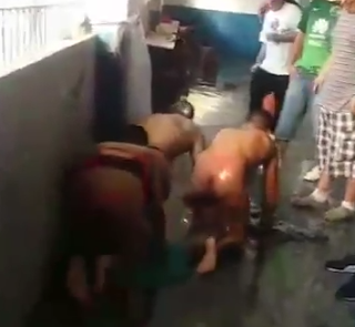 Filtran videos de torturas de reclusos entre bandas rivales en penal Topo Chico