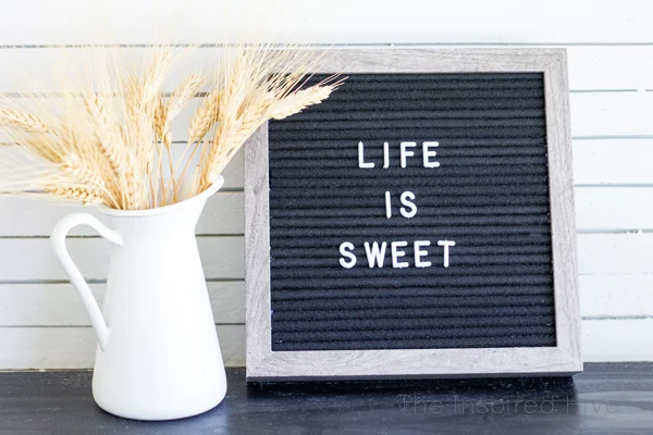 The easy way to create your own DIY felt letterboard. Instead of spending money on a fancy vintage felt message board, learn how to make your own. Get the DIY tutorial!