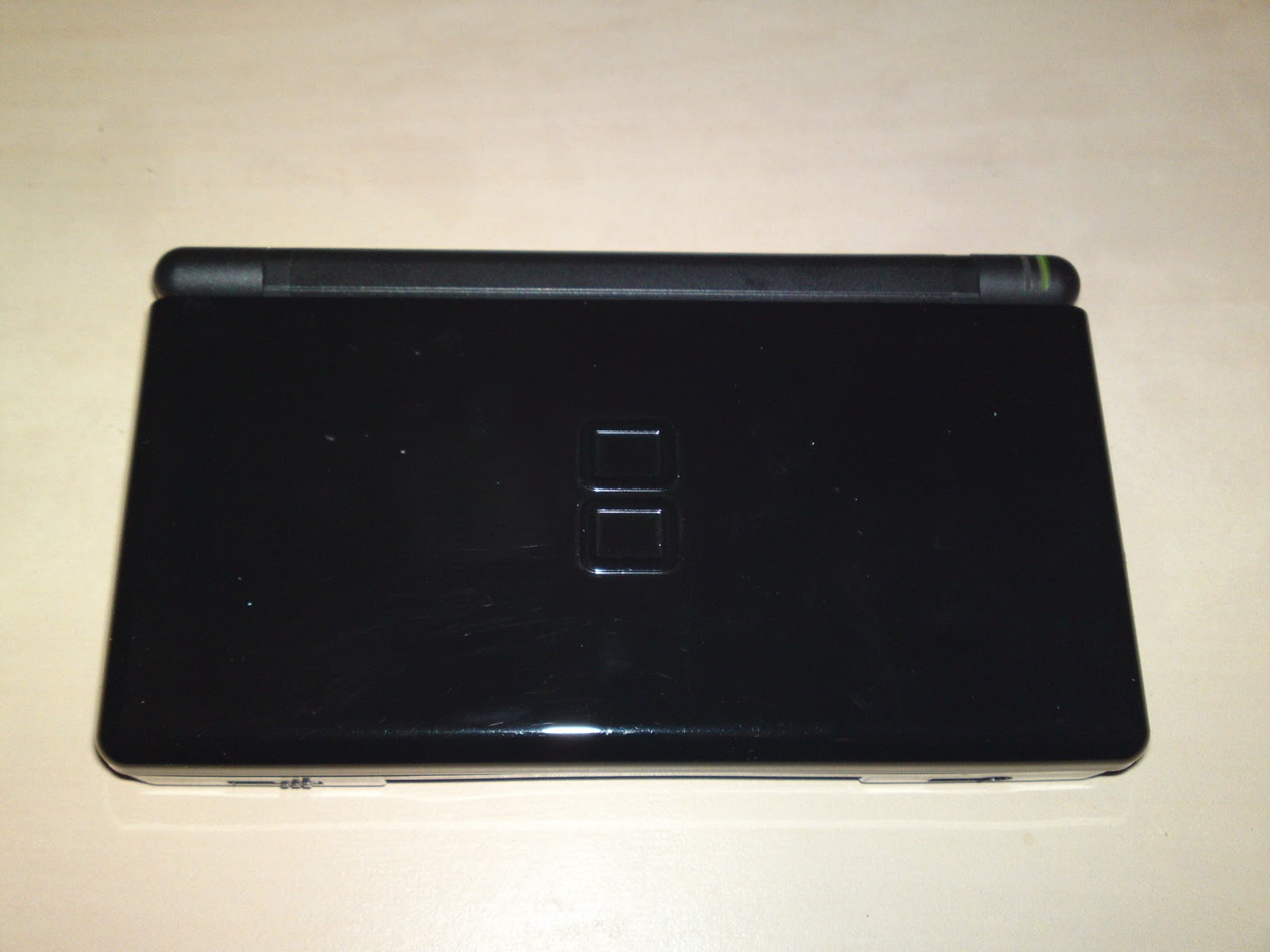 3DS vs DS Lite comparisons. Hold Start + Select to win!