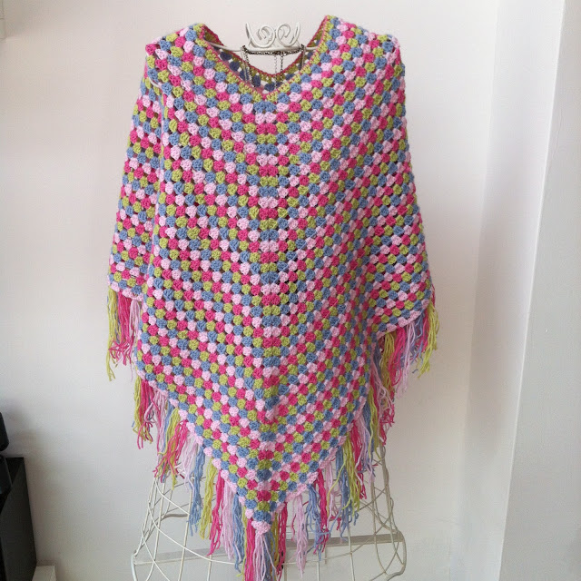 modele poncho crochet gratuit