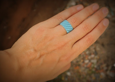 купить красивое кольцо из бисера широкое кольцо на палец фото