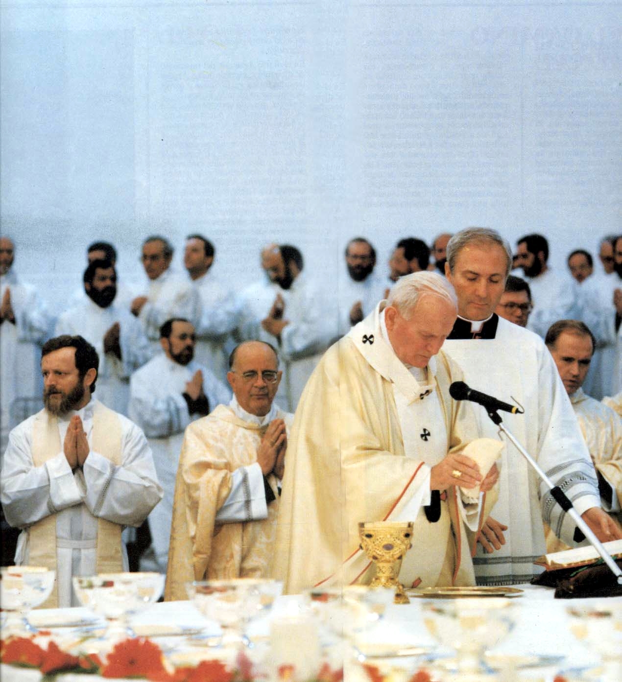 Eucaristía en el Camino Neocatecumenal Eucaristía celebrada por S. Juan Pablo II en Porto San