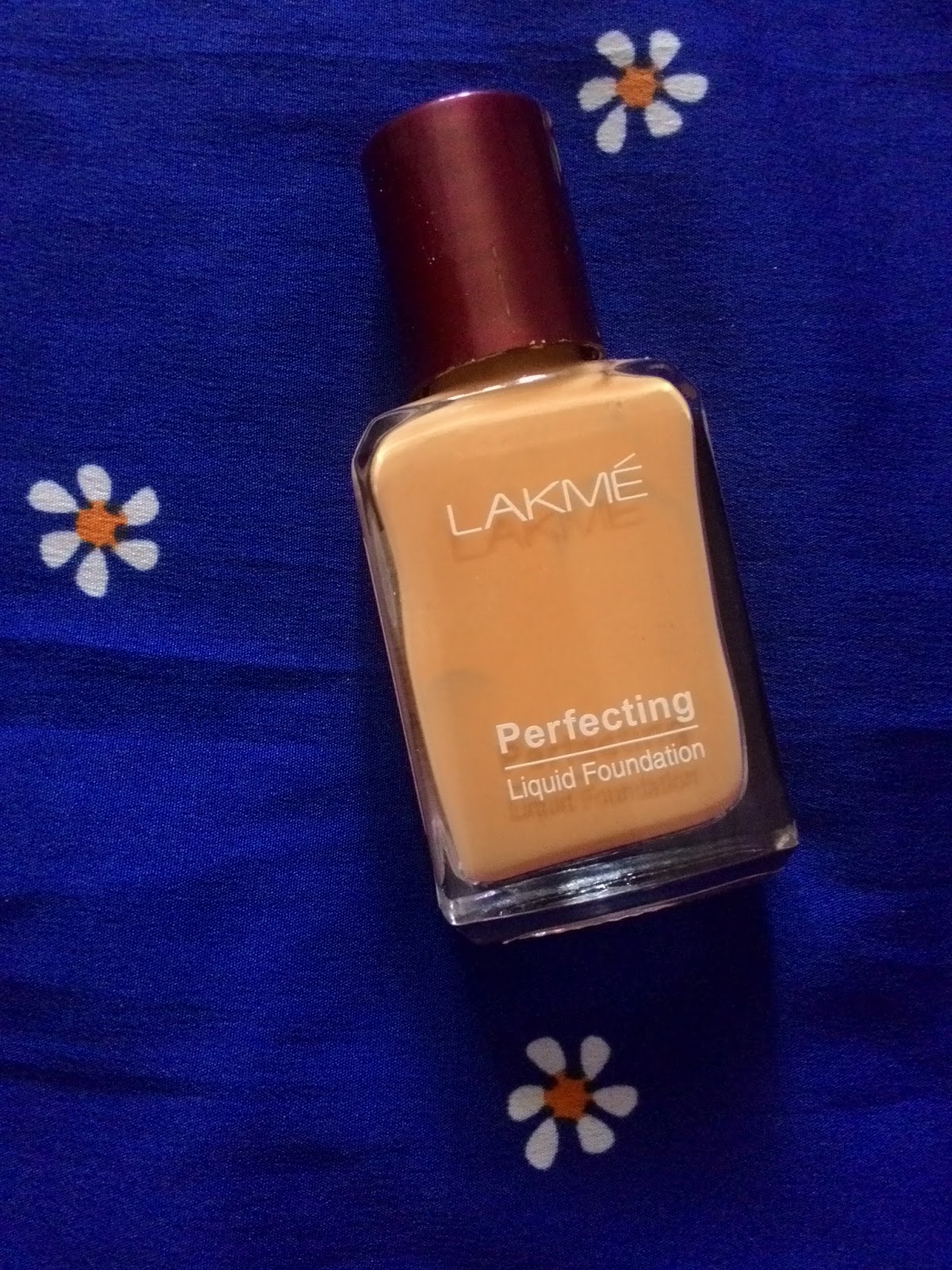 Lakme Perfecting Liquid Foundation (Natural Shell) - Review