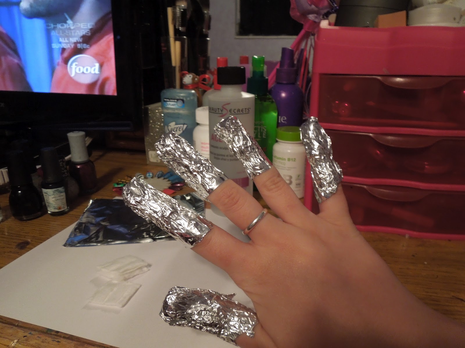 Pretty In Polish How to remove your nail polish with tin foil
