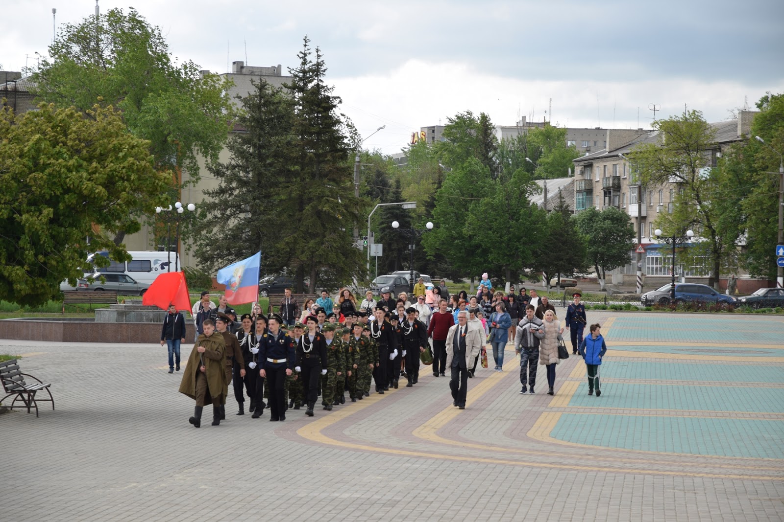 шахтерский сквер в свердловске луганской. свердловск луганская область красный партизан. свердловский район лнр. достопримечательности города свердловска лнр. снять свердловск лнр.