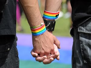 HOMOSEXUALIDAD: RESPETO SOCIAL, APARIENCIAS Y AUTOACEPTACIÓN