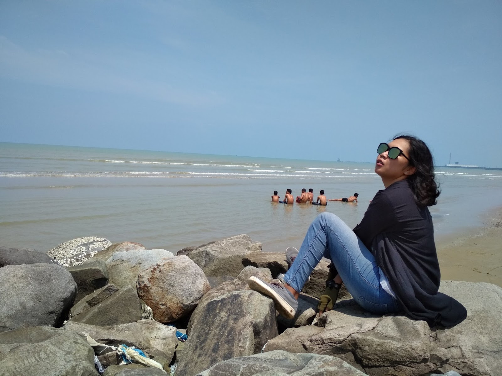 Berjemur di Pantai Caruban Lasem Berjemur di Pantai Caruban Lasem