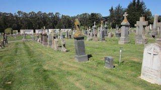 مدينة المقابر حيث يفوق عدد الموتى عدد الأحياء  Colma-cemeteries-600x337