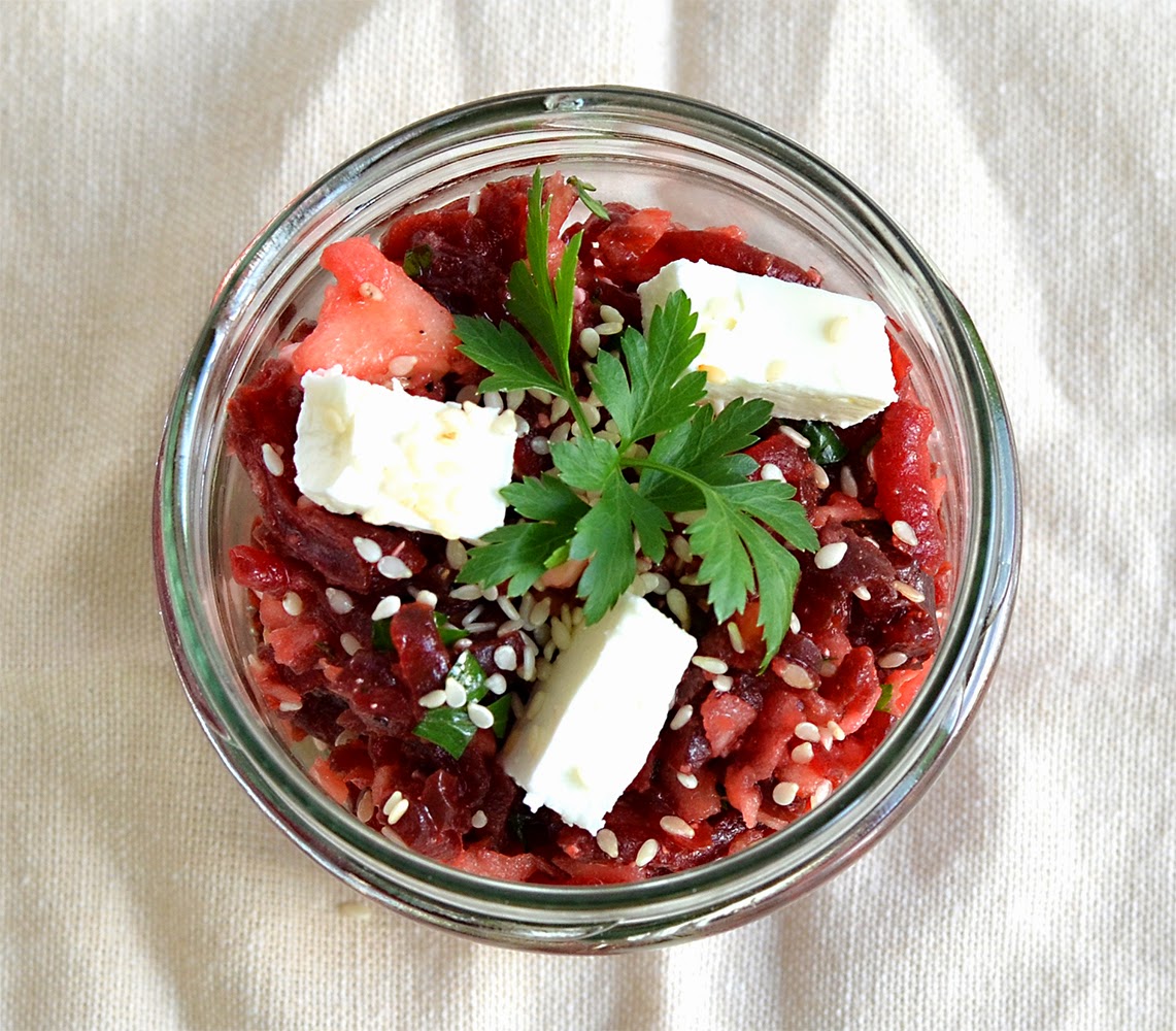 Rote Bete Salat mit Apfel, Sesam und Petersilie - Sarahs Krisenherd