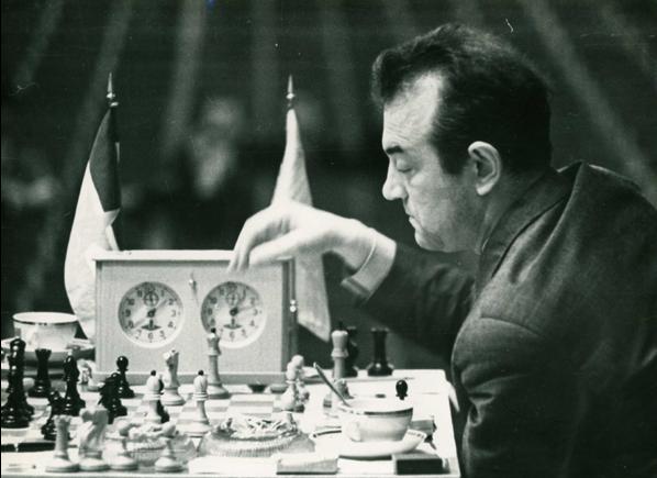 http://2.bp.blogspot.com/-vzUnkKqzoeo/TY-EiJkyJHI/AAAAAAAAnko/vVh4NwGTffw/s1600/korchnoi.jpg