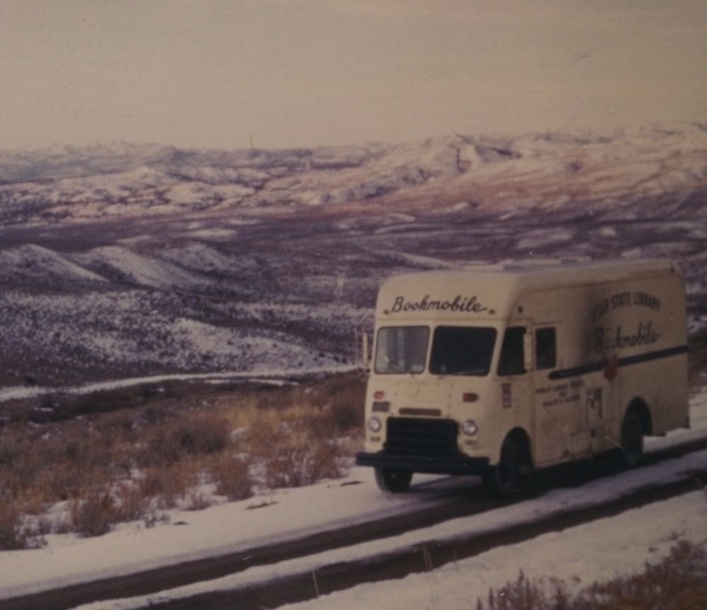 Long Before Amazon, There Were Bookmobiles! These 30 Librarieson