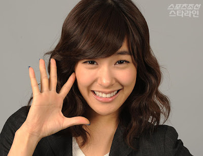 Biodata dan Biografi SNSD Lengkap Biodata dan Biografi SNSD Lengkap Biodata 1. Im Yoon Ah Nama : Yoona (윤아) Nama Lengkap : Im Yoon Ah (임윤아) Nama Panggilan di SNSD : Craming Girl Nama Panggilan Lain : Little Deer, Retarol, Flower Deer, Powerful Yoona, Bravery Yoona, YoonABC TTL : 30 Mei 1990 Moto : Be confident in everything Gol Darah : B Berat Badan : 48 Kg Lingkar Pinggang : 22 Inch Tinggi Badan : 167 cm Posisi : Ketua Dancer 3 , Membantu Vokal Hobi : Akting , No Fav 93 Spesial : Akting Training : 7 Tahun 2 Bulan Lagu Fav : Complete Bahasa : Korea (Fluent), Inggris, Cina (Dasar), Jepang (Dasar) Sekolah : Daeyoung High School, 2nd Year Casted : 2002 SM Saturday Open Casting Audition Pengalaman : -2004 TVXQ's Magic Castle MV -2006 Sanyo Eneloop CF -2006 Teun Teun English 'Follow Me' CF -2006 TVXQ First Concert guest appearance -2006 Super Junior's U MV -2006 CSJH's (My Everything) MV -2007 Elite CF with SS501 -2007 Sunkist Lemonade CF w/ Super Junior's Kangin, Heechul | Version 2 -2007 Clean and Clear CF -2007 MBC drama - 9 Hits, 2 Outs -2007 Super