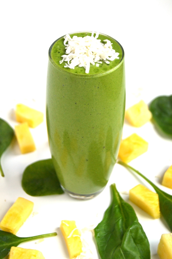 Piña Colada Green Smoothie is ready in 2 minutes and tastes delicious with fresh pineapple, coconut, frozen banana, spinach and protein for a refreshing beverage! www.nutritionistreviews.com