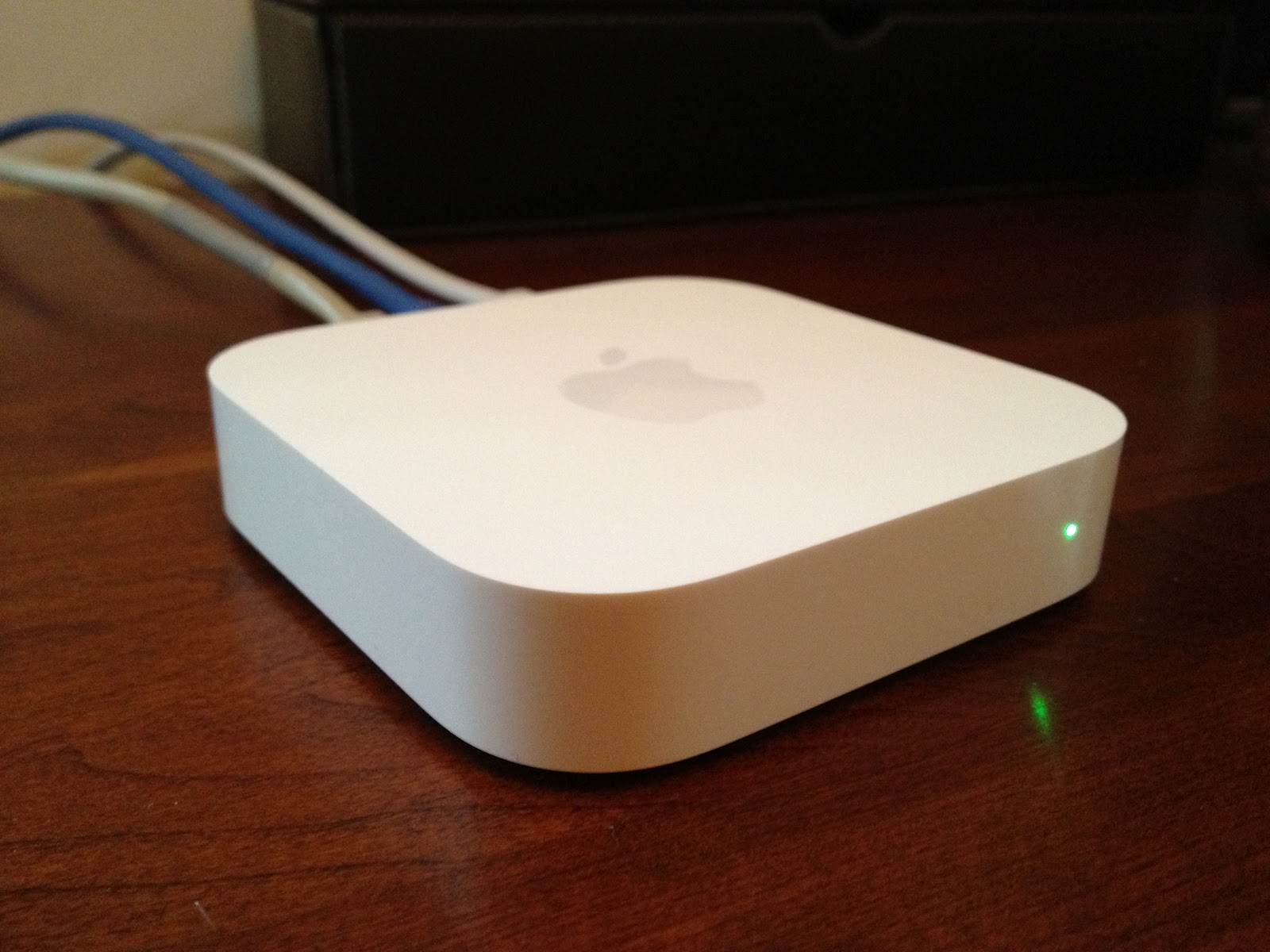 Welcome to Casa Dwyer: Does the new Apple Airport Express have better range  than inexpensive Linksys routers?
