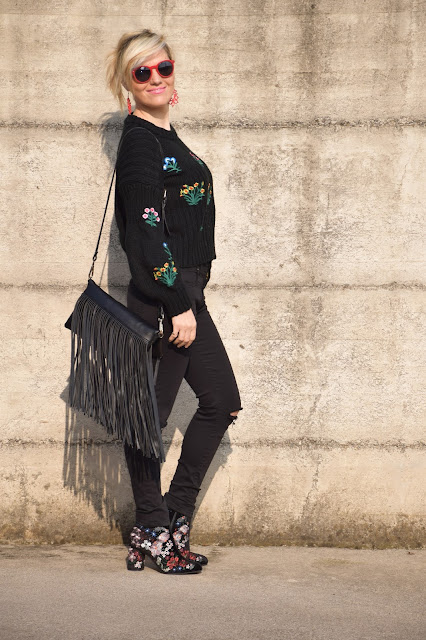 embroidered sweater how to wear embroidered sweater how to combine embroidered sweater mariafelicia magno fashion blogger color block by felym fashion bloggers italy italian fashion bloggers february outfit casual winter outfit