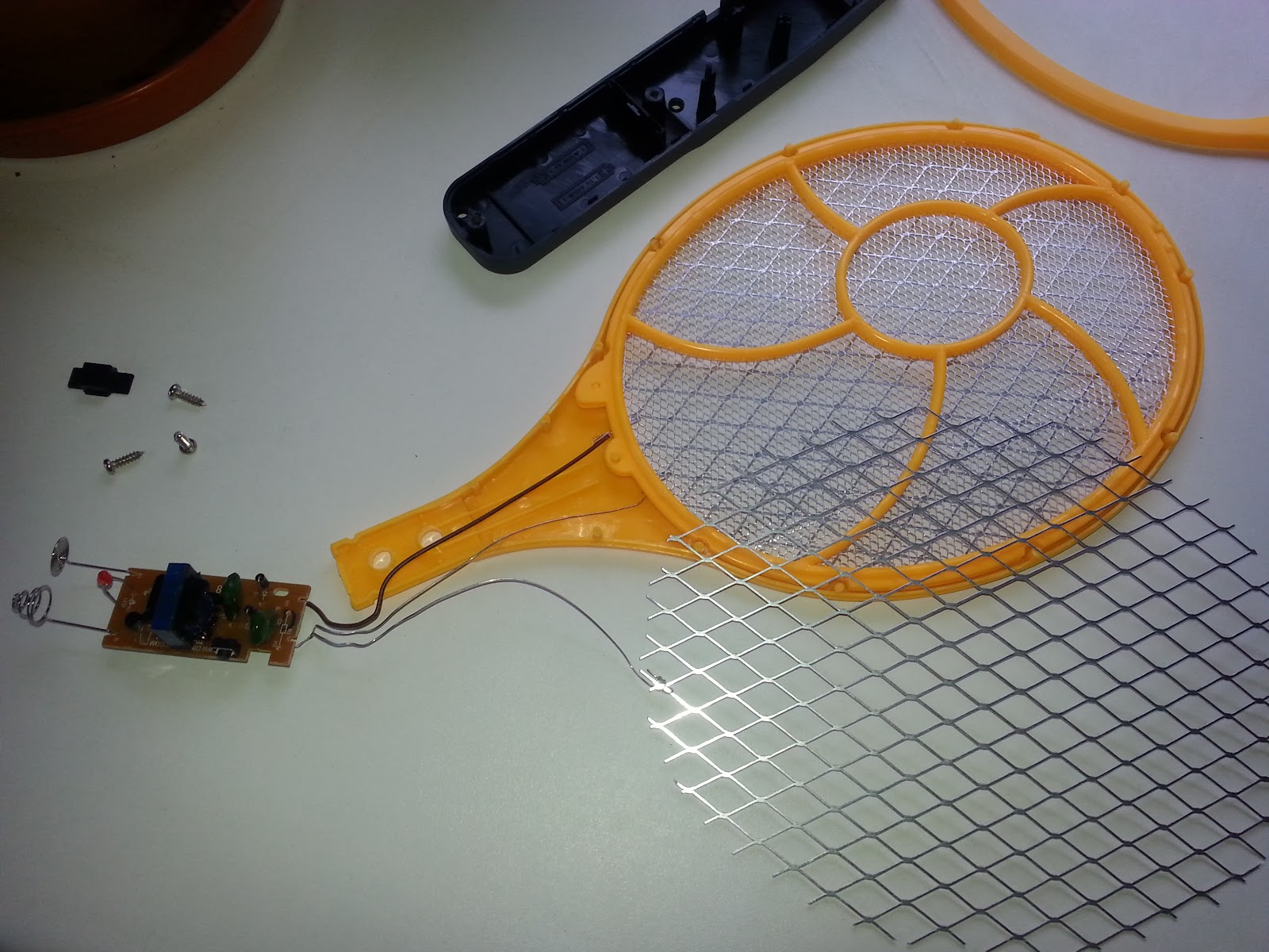 Nerd Club: Static grass applicator from a bug zapper