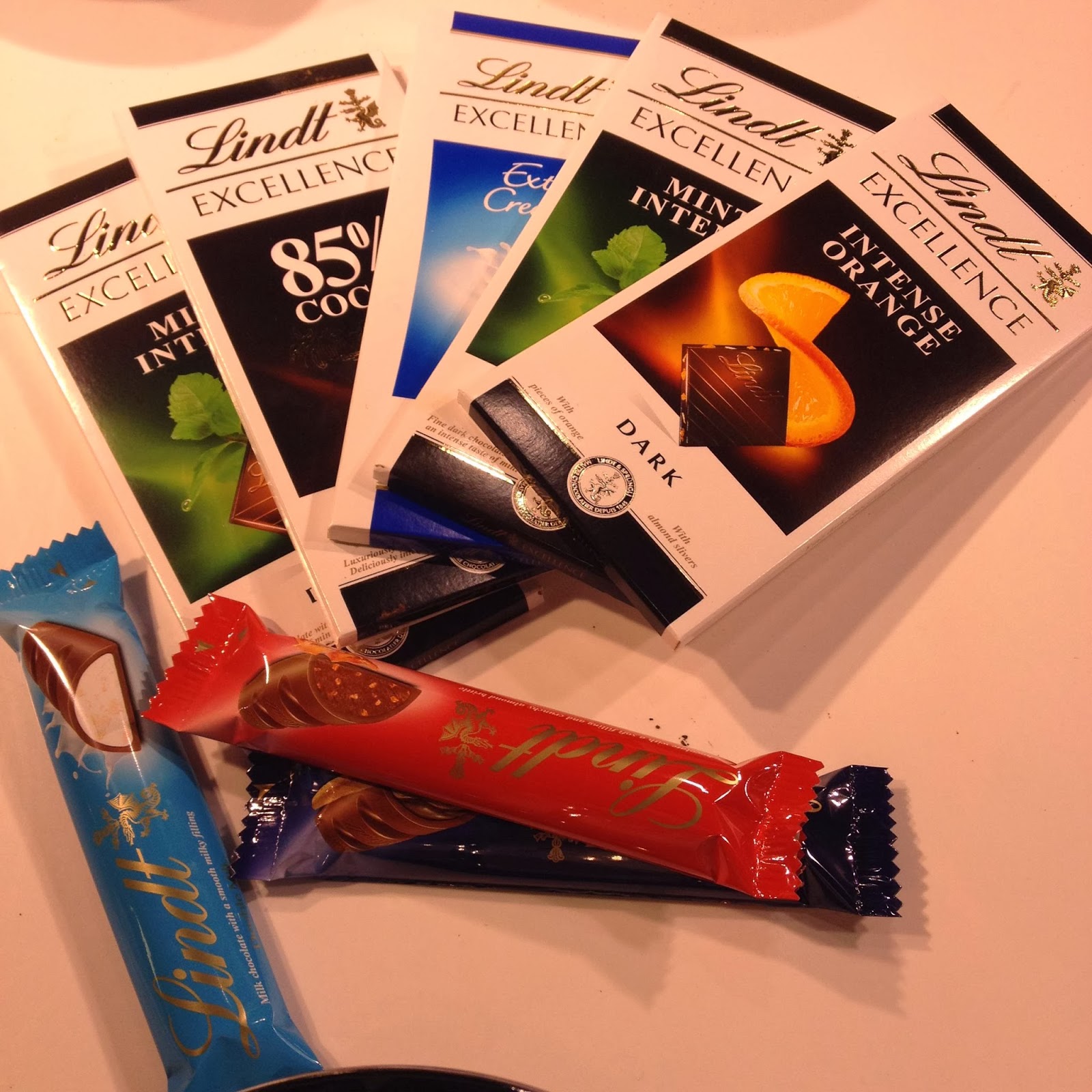 HANDE GEZER LINDT ILE ENLEZZETLIYILIM