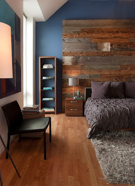 Un habitación con paredes en azul - Blanco y de madera